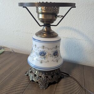 Vintage 1973 Quoizel Abigail Adams 3 way Floral Hurricane Parlor Lamp No Shade